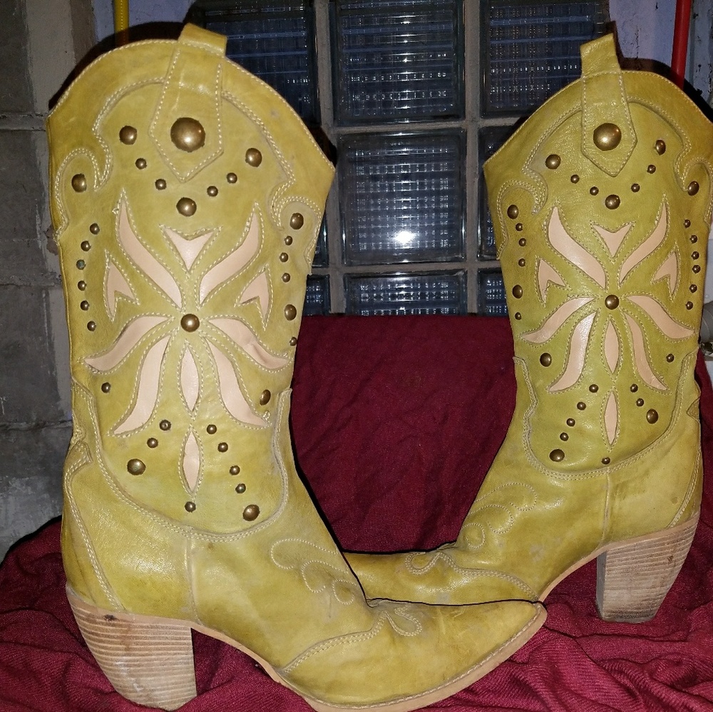 Boots - Picture 6 of 7